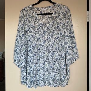 Rose & Olive  White Blue Floral Shirt 1X V- neck 1/4 Button Down Spring Top